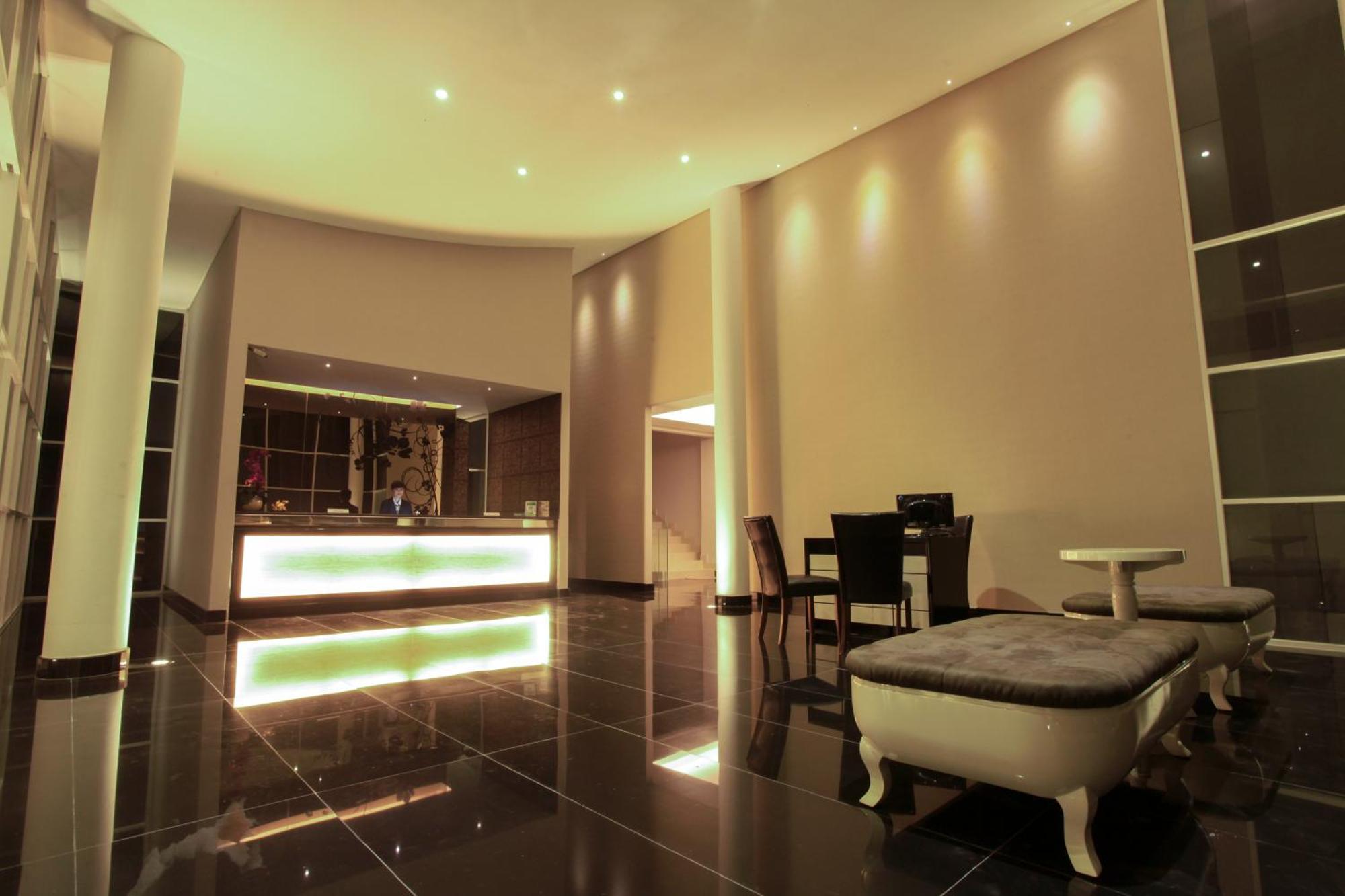 Grand Kecubung Hotel Pangkalanbuun Extérieur photo
