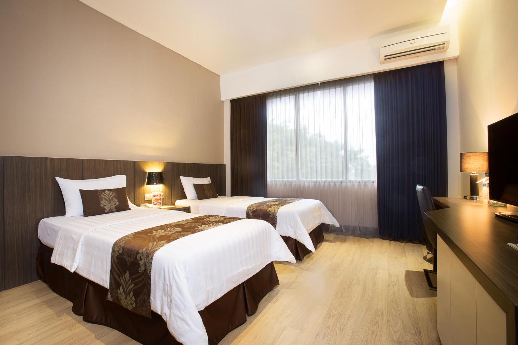 Grand Kecubung Hotel Pangkalanbuun Extérieur photo