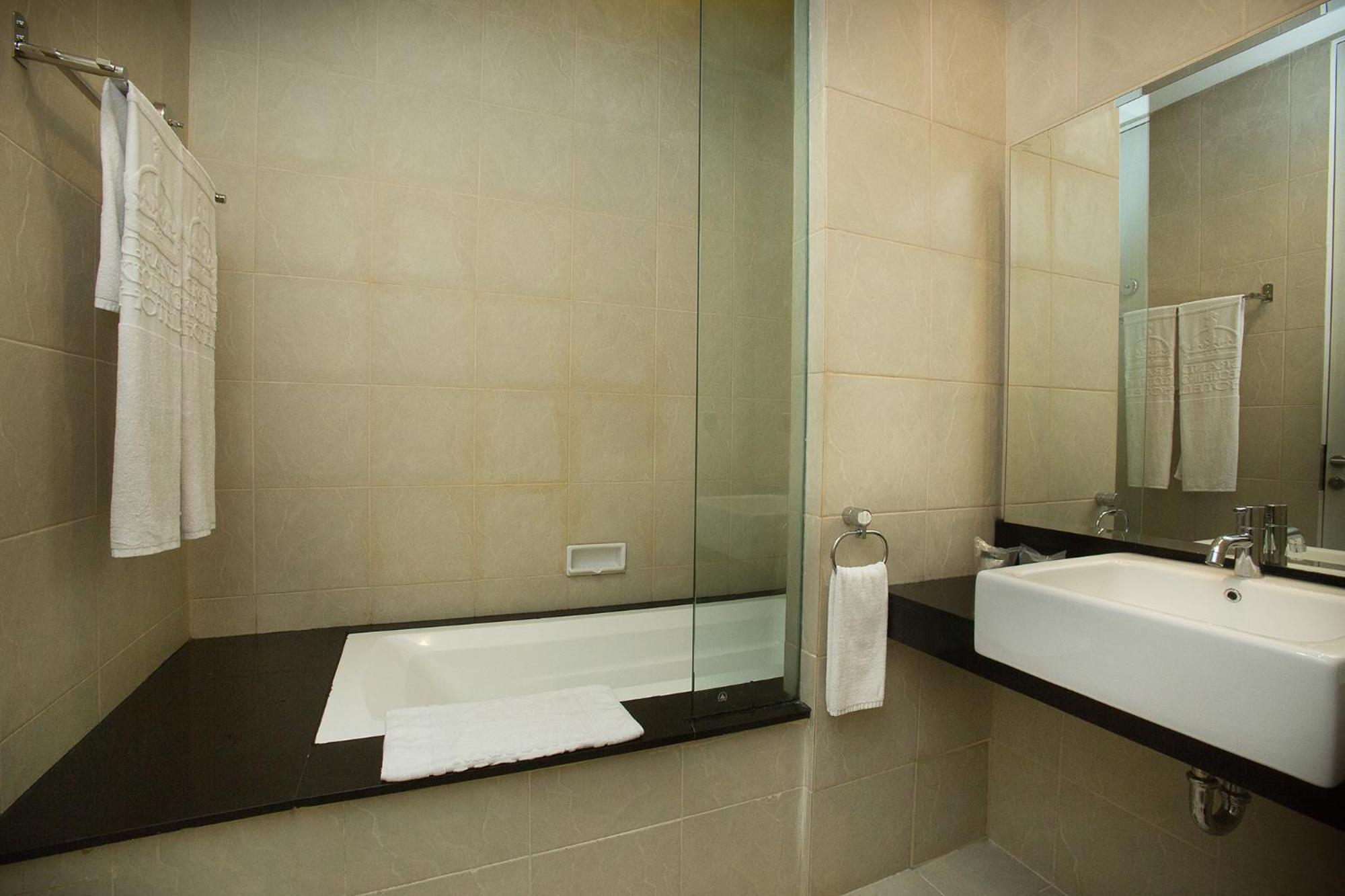 Grand Kecubung Hotel Pangkalanbuun Extérieur photo