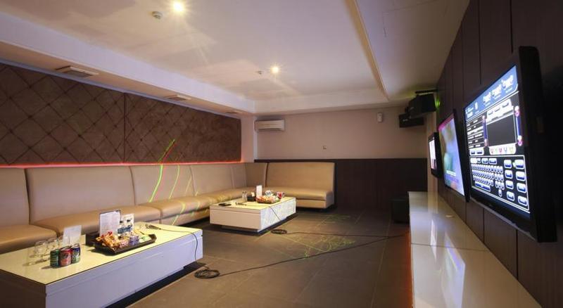 Grand Kecubung Hotel Pangkalanbuun Extérieur photo