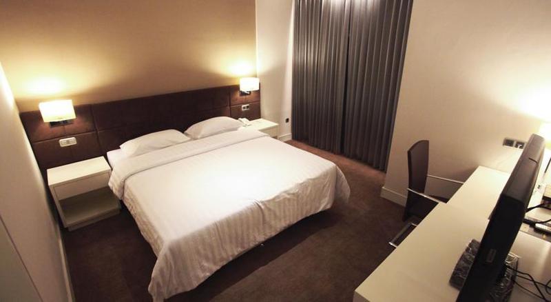 Grand Kecubung Hotel Pangkalanbuun Extérieur photo