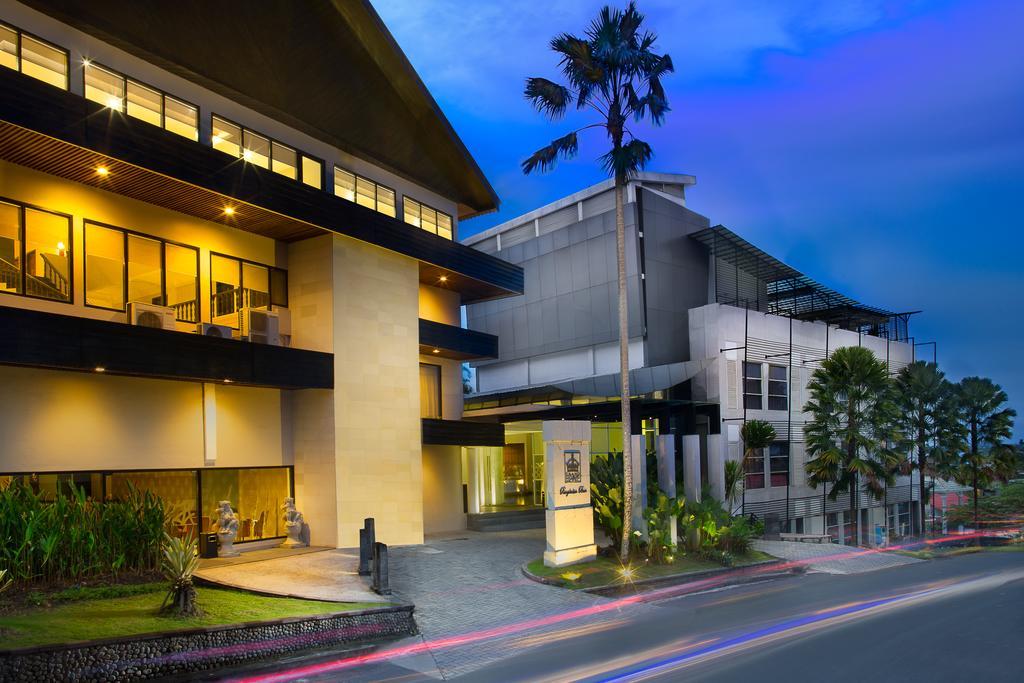 Grand Kecubung Hotel Pangkalanbuun Extérieur photo