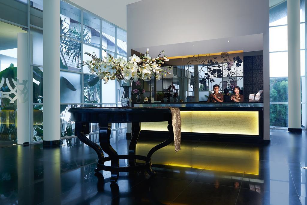 Grand Kecubung Hotel Pangkalanbuun Extérieur photo