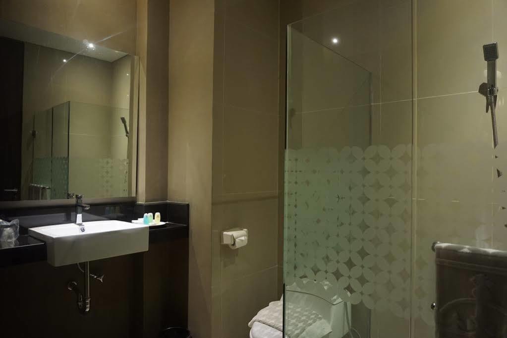 Grand Kecubung Hotel Pangkalanbuun Extérieur photo