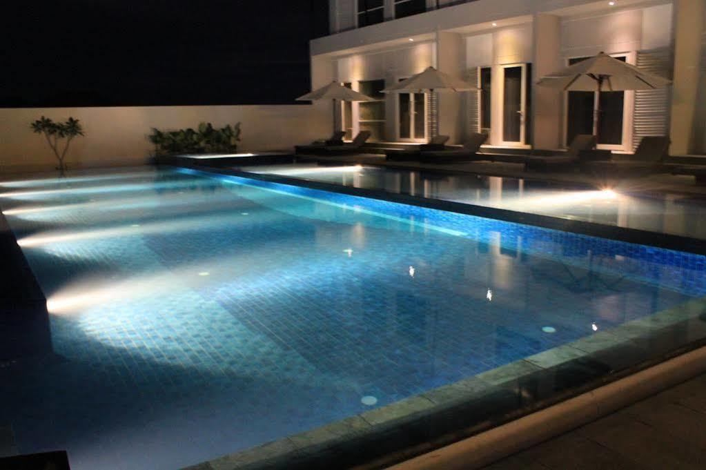 Grand Kecubung Hotel Pangkalanbuun Extérieur photo