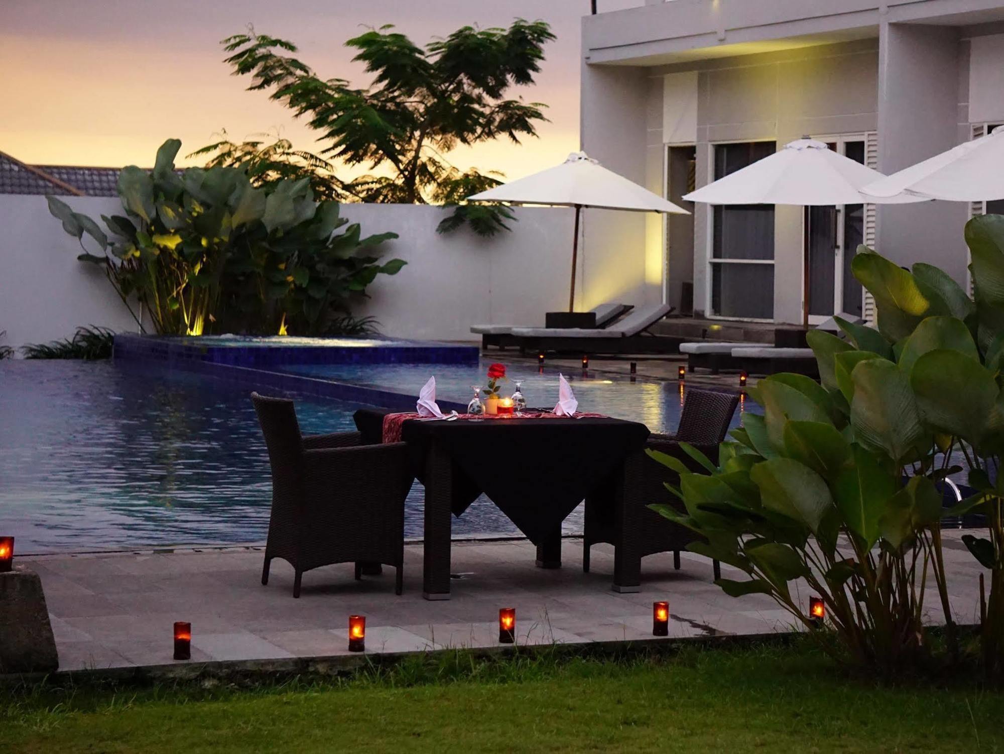 Grand Kecubung Hotel Pangkalanbuun Extérieur photo