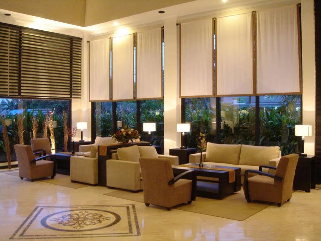 Grand Kecubung Hotel Pangkalanbuun Extérieur photo